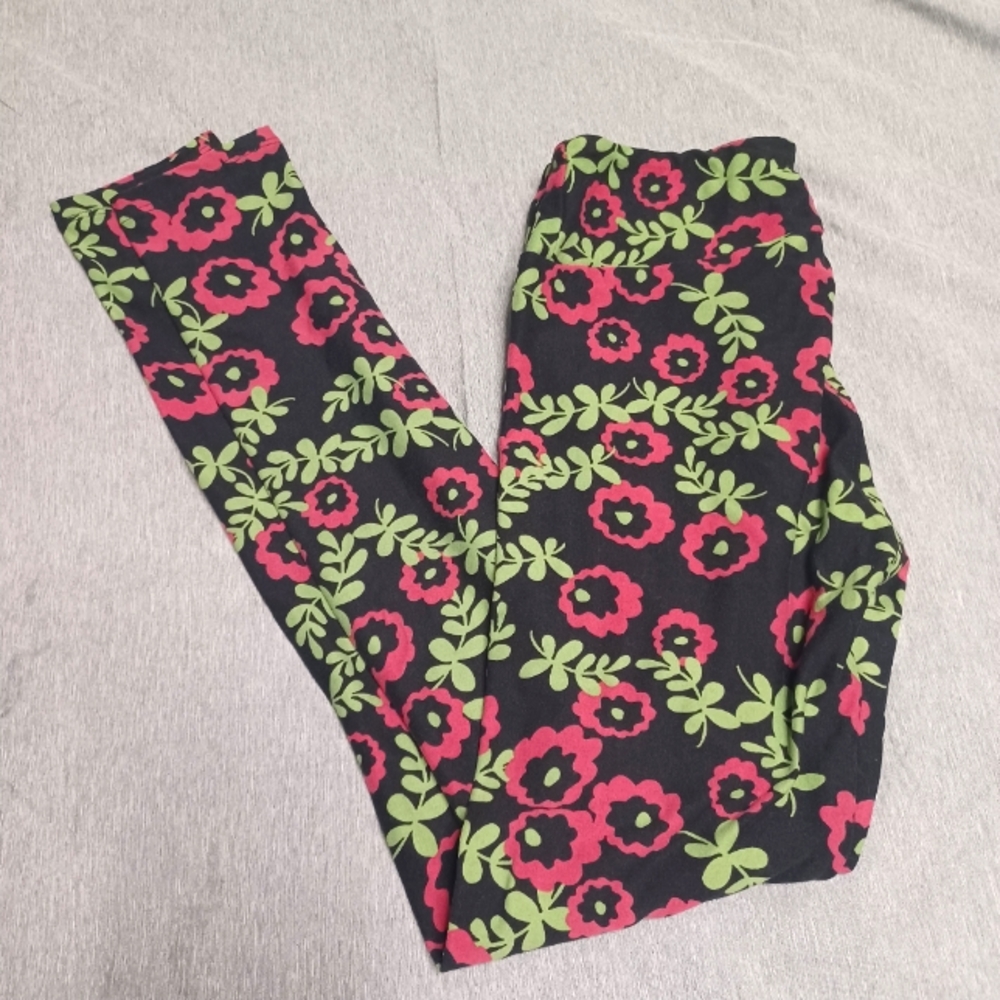 LAST CHANCE...Lularoe Floral Patterned Leggings
